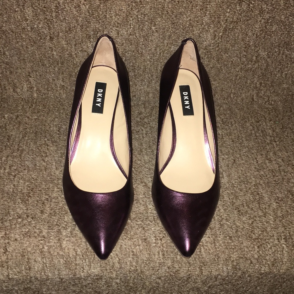 💜NWT DKNY Classic Closed Toe Genuine Leather Pumps